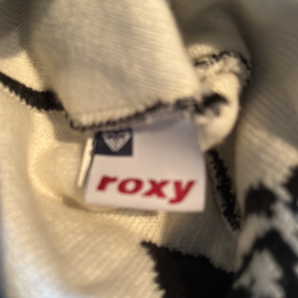 Two Roxy beanies - Picture 3 of 5